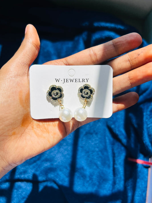 Flower earrings Black