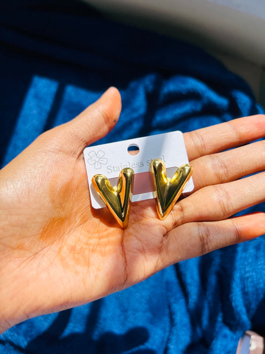 Triangle solid design earrings