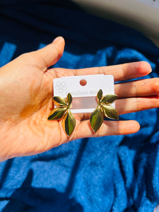 Small leaf design solid colour